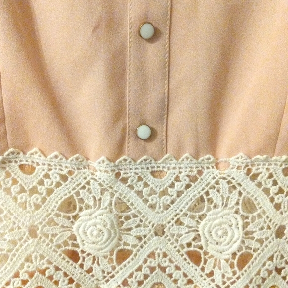 Cal's peach and lace dress - Picture 3 of 4